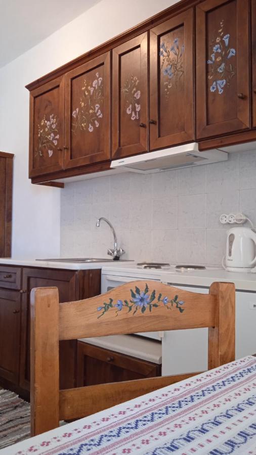 Parodosiako Diamerisma Rochari Platia  Luaran gambar