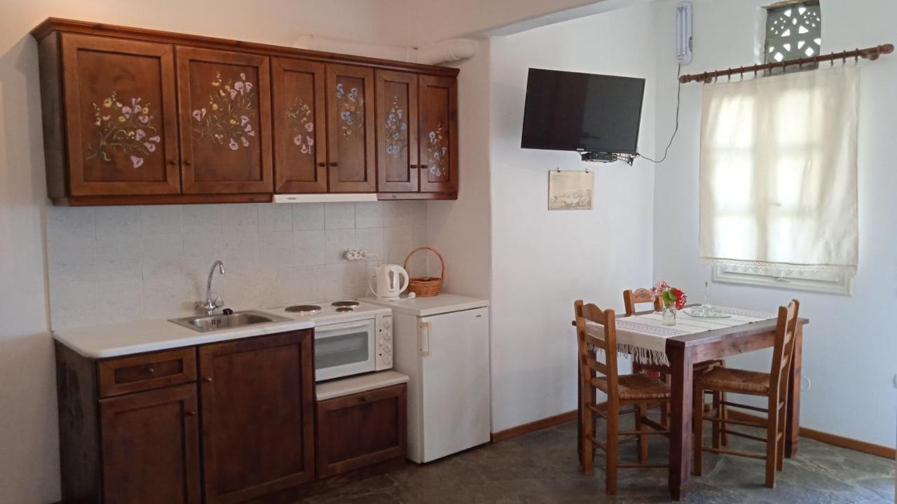 Parodosiako Diamerisma Rochari Platia  Luaran gambar