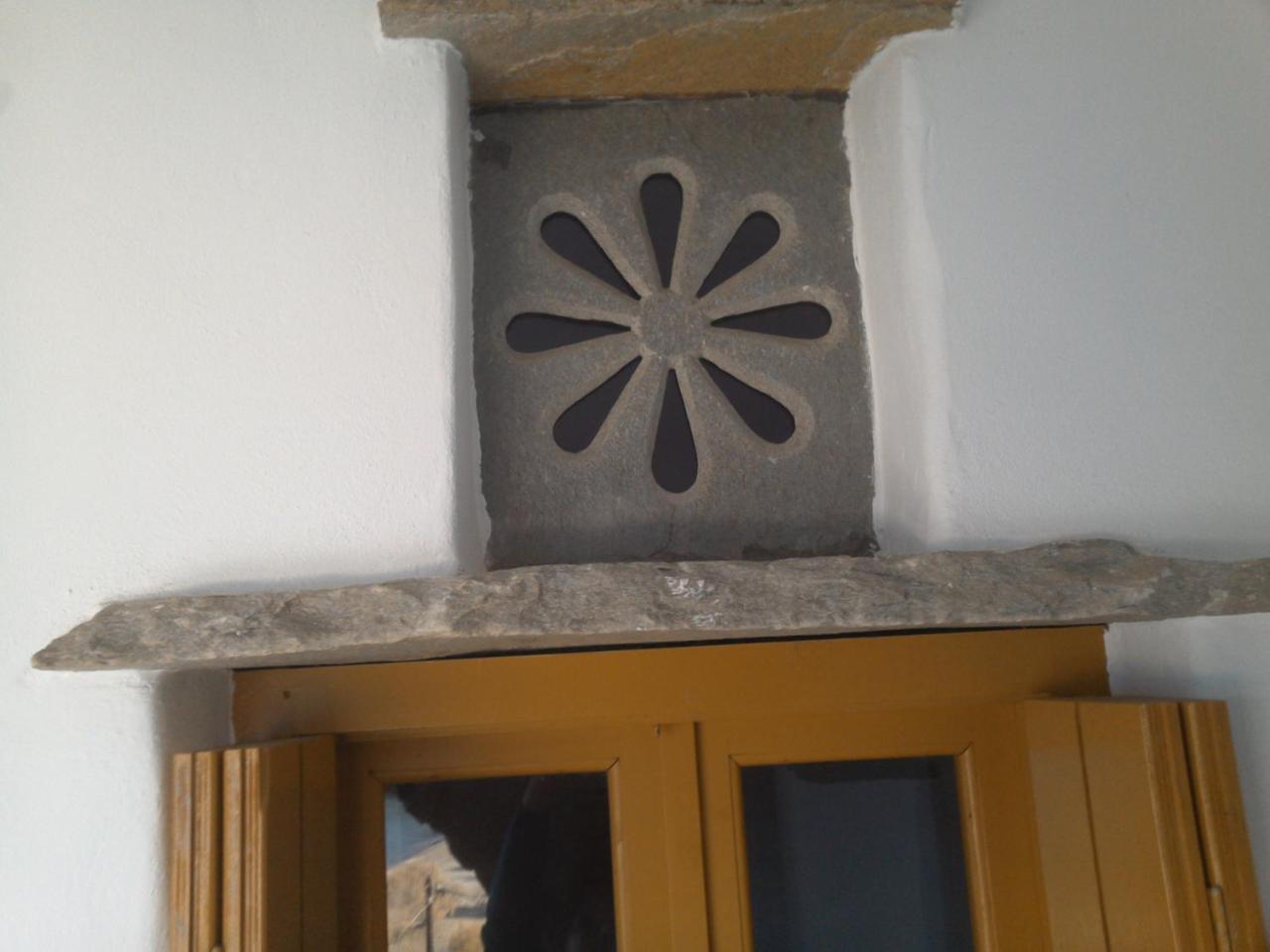 Parodosiako Diamerisma Rochari Platia  Luaran gambar